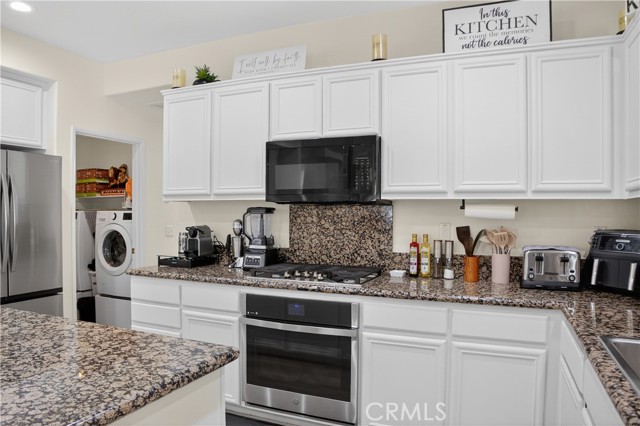 Detail Gallery Image 10 of 55 For 2301 Foxtail Dr, Palmdale,  CA 93551 - 5 Beds | 3 Baths