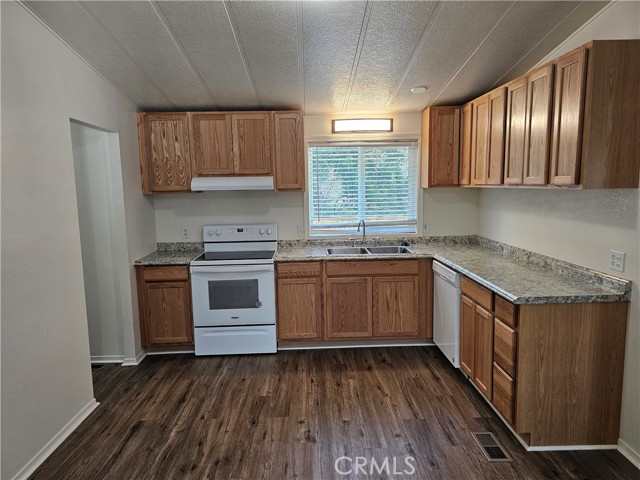 Detail Gallery Image 9 of 41 For 2890 7th St, Clearlake,  CA 95422 - 3 Beds | 2 Baths