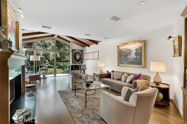 Detail Gallery Image 17 of 67 For 16700 Bosque Dr, Encino,  CA 91436 - 3 Beds | 2/1 Baths