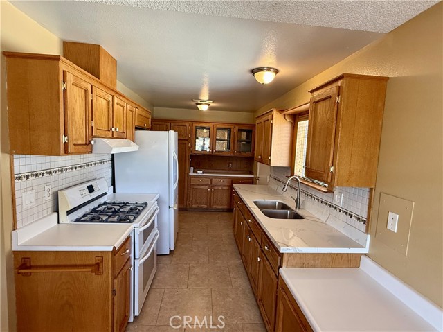 2364 San Padre, Hemet CA: https://media.crmls.org/medias/94638383-a4cb-4b03-a5cb-cb02826ad02d.jpg