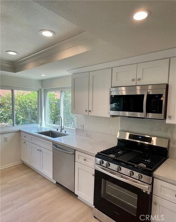 Detail Gallery Image 9 of 19 For 14111 Chagall Ave, Irvine,  CA 92606 - 4 Beds | 2/1 Baths