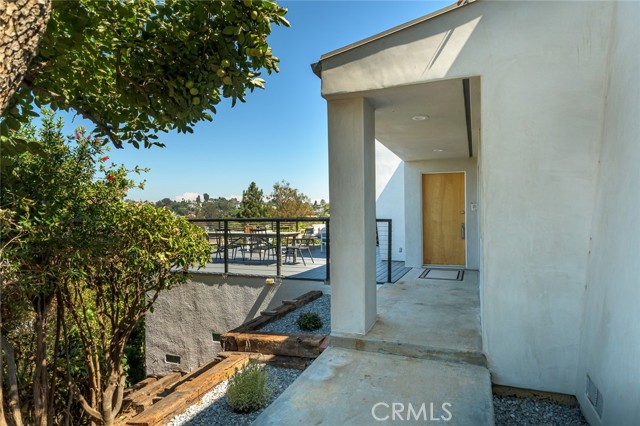 Detail Gallery Image 8 of 71 For 2023 Kenilworth Ave, Los Angeles,  CA 90039 - 3 Beds | 2 Baths