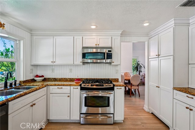 6511 Westview Drive, Riverside CA: https://media.crmls.org/medias/946580a6-0cf9-494d-8e94-22f34f033864.jpg