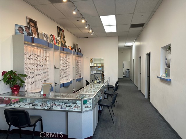 1601 W 17th Street, Santa Ana CA: https://media.crmls.org/medias/9465b8ef-7e2e-421e-9874-e630557c828c.jpg