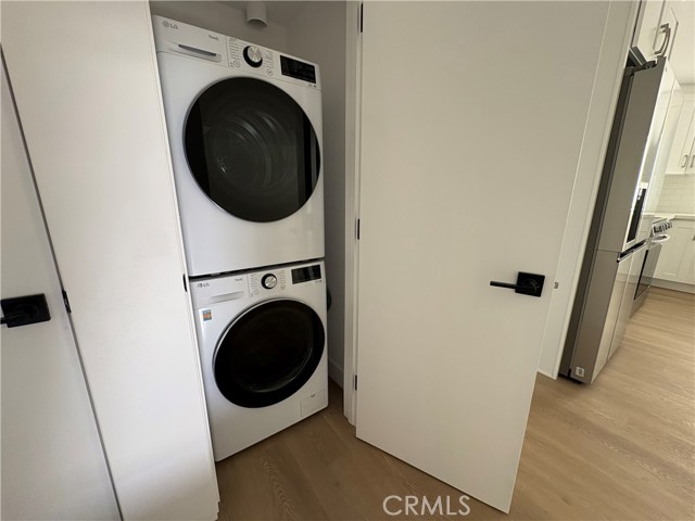 Detail Gallery Image 18 of 21 For 14165 Calvert St, Van Nuys,  CA 91401 - 4 Beds | 4 Baths