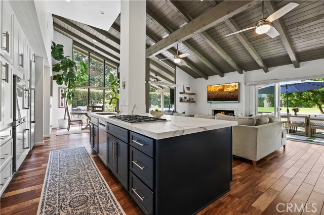 Detail Gallery Image 8 of 32 For 455 Vista Grande, Newport Beach,  CA 92660 - 3 Beds | 2 Baths