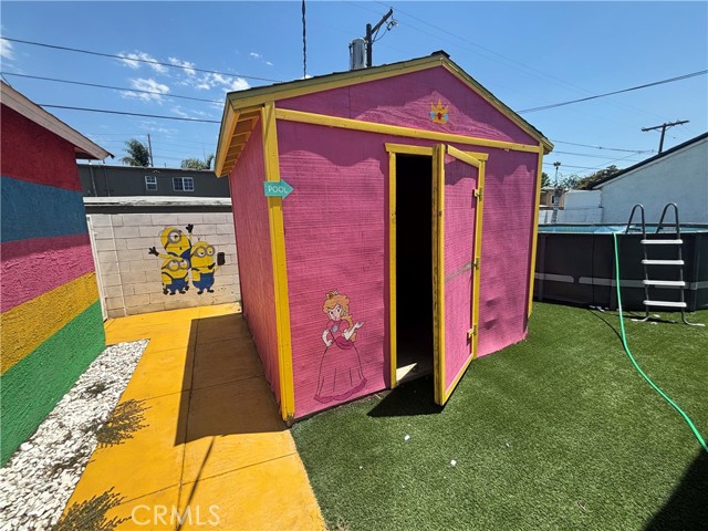 Detail Gallery Image 27 of 35 For 7032 Stansbury Ave, Van Nuys,  CA 91405 - 4 Beds | 3 Baths