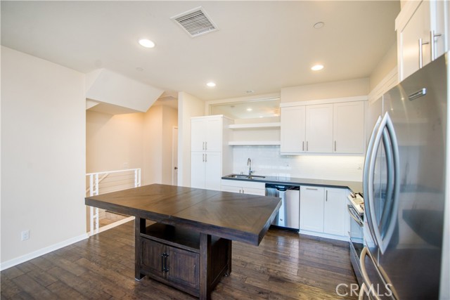 Detail Gallery Image 12 of 49 For 617 W 17th St, Costa Mesa,  CA 92627 - 3 Beds | 4 Baths