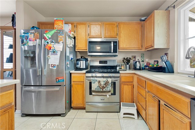 Detail Gallery Image 11 of 26 For 15827 Mariposa Dr, Fontana,  CA 92336 - 3 Beds | 2 Baths