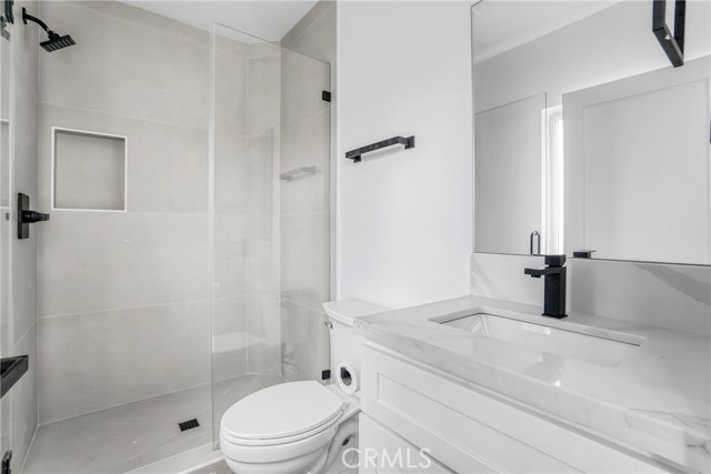 Detail Gallery Image 32 of 43 For 7909 Aldea Ave, Lake Balboa,  CA 91406 - 6 Beds | 5/2 Baths