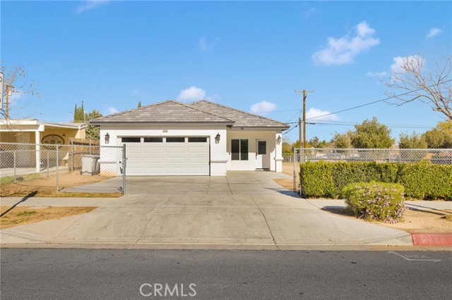 Detail Gallery Image 2 of 30 For 16150 Smoke Tree, Hesperia,  CA 92345 - 3 Beds | 2 Baths