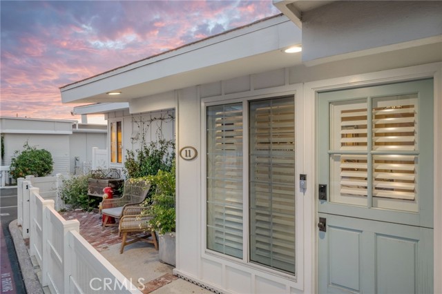 Detail Gallery Image 5 of 35 For 11 Saratoga, Newport Beach,  CA 92660 - 2 Beds | 2/1 Baths