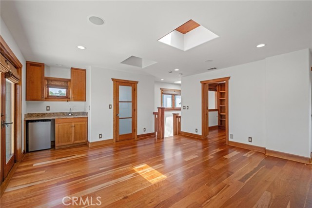 401 8th Street, Manhattan Beach CA: https://media.crmls.org/medias/946bdf27-11c1-4603-8c11-da53bac4380d.jpg