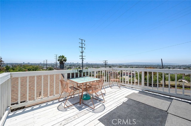 Detail Gallery Image 2 of 58 For 1600 Crescent Heights St, Signal Hill,  CA 90755 - 4 Beds | 2/1 Baths