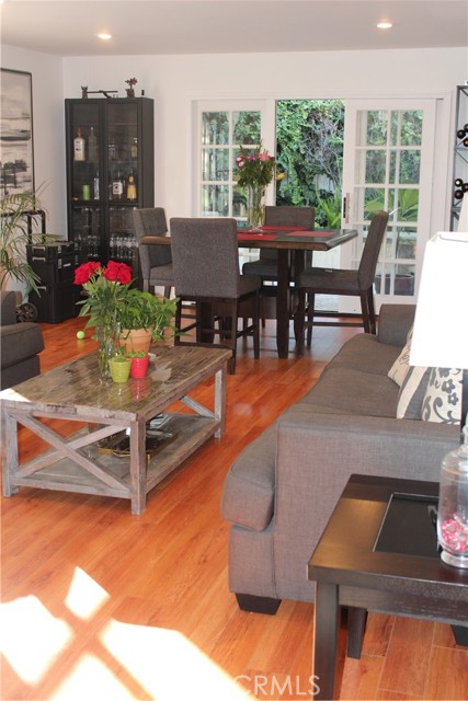 Detail Gallery Image 3 of 23 For 4527 Stark, Woodland Hills,  CA 91364 - 3 Beds | 3 Baths