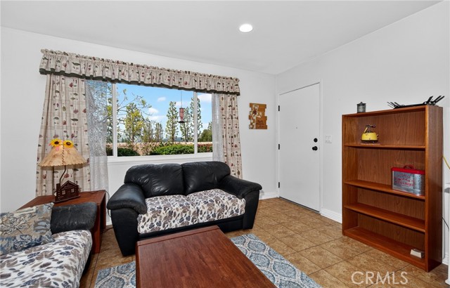 Detail Gallery Image 4 of 23 For 22757 Palm Ave, Grand Terrace,  CA 92313 - 3 Beds | 2 Baths