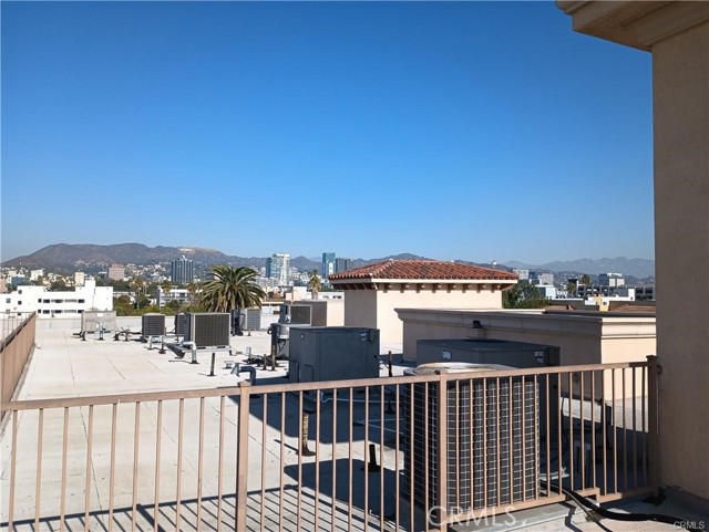 Detail Gallery Image 21 of 23 For 837 N Hudson Ave #305,  Los Angeles,  CA 90038 - 2 Beds | 2 Baths