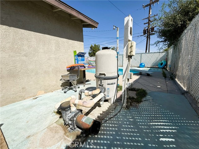 Detail Gallery Image 28 of 40 For 1320 White Ln, Bakersfield,  CA 93307 - 4 Beds | 2 Baths