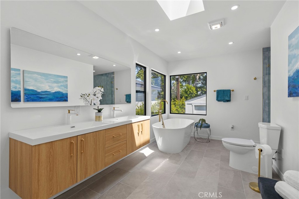 MLS #OC25080580 img 15