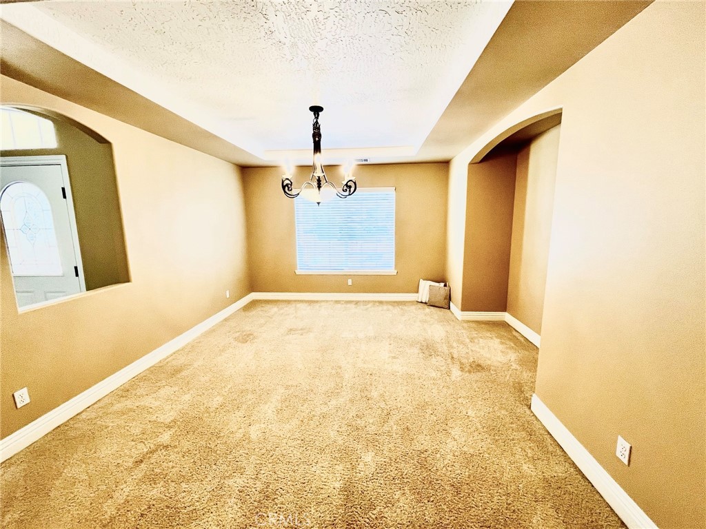 https://media.crmls.org/medias/9471fb46-9cab-4a40-89ce-d9ba62c6df6b.jpg?preset=X-Large