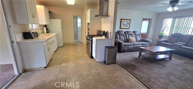 Detail Gallery Image 8 of 28 For 3133 Pat, Mojave,  CA 93501 - 4 Beds | 1/1 Baths