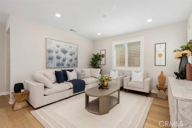 Detail Gallery Image 6 of 50 For 554 Catalonia, Lake Forest,  CA 92630 - 4 Beds | 4 Baths