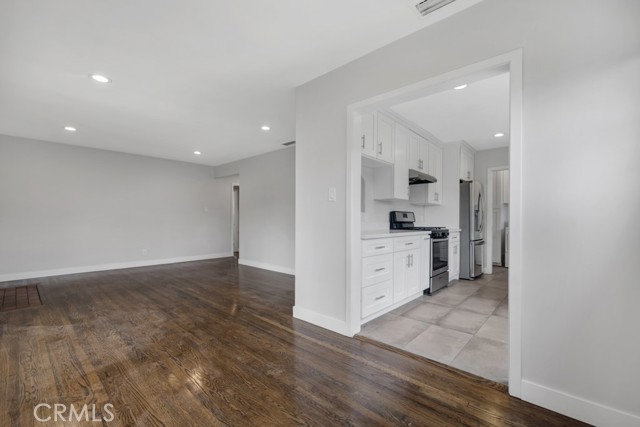 Detail Gallery Image 7 of 27 For 18350 Lorne St, Reseda,  CA 91335 - 3 Beds | 2 Baths