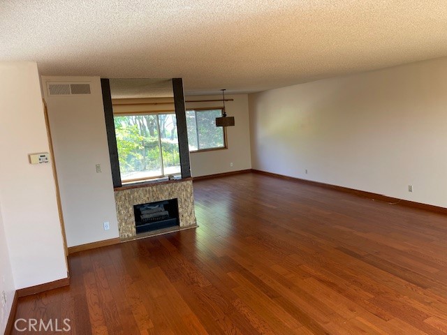 7727 Via Capri, Burbank CA: https://media.crmls.org/medias/9472df74-4191-4ae6-938f-4d407072c639.jpg