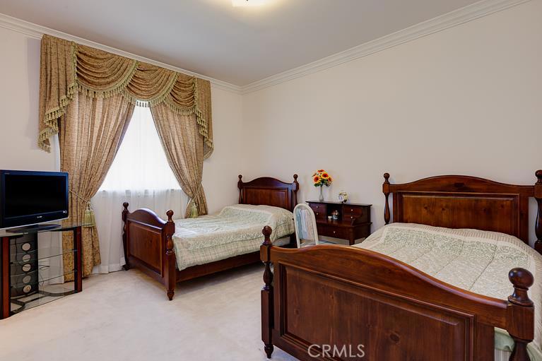 https://media.crmls.org/medias/947377cd-8d12-4c1a-989b-e09a731435b5.jpg?preset=X-Large