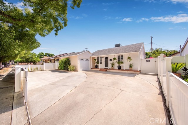 7838 Hazeltine Avenue, Panorama City CA: https://media.crmls.org/medias/94738599-b798-47d1-980c-d4f5f02f3637.jpg