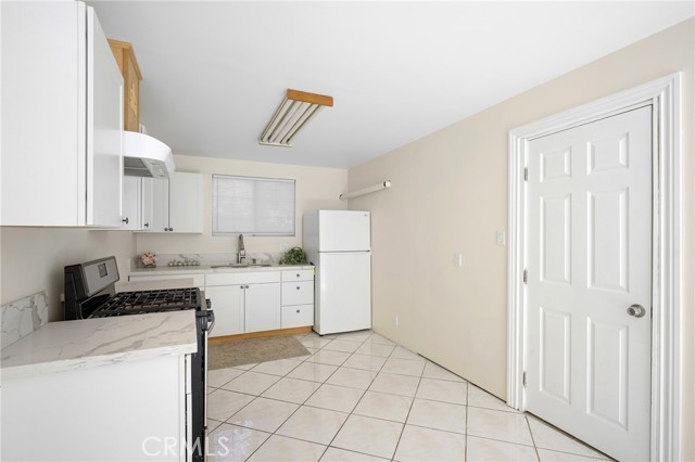 Detail Gallery Image 6 of 19 For 2728 Mayfield Ave #B,  La Crescenta,  CA 91214 - 2 Beds | 1 Baths