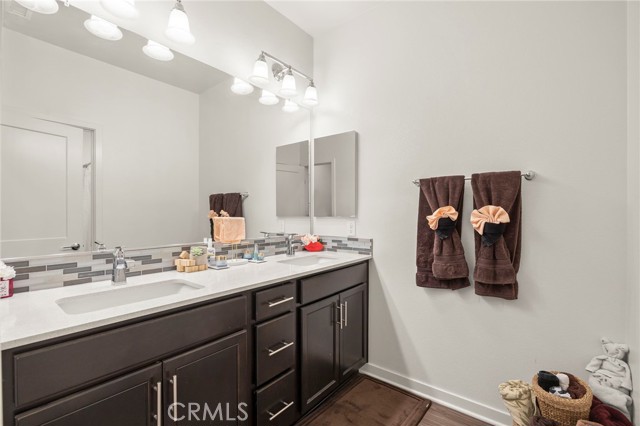 Detail Gallery Image 33 of 49 For 114 Red Brick Dr #1,  Simi Valley,  CA 93065 - 4 Beds | 2/1 Baths