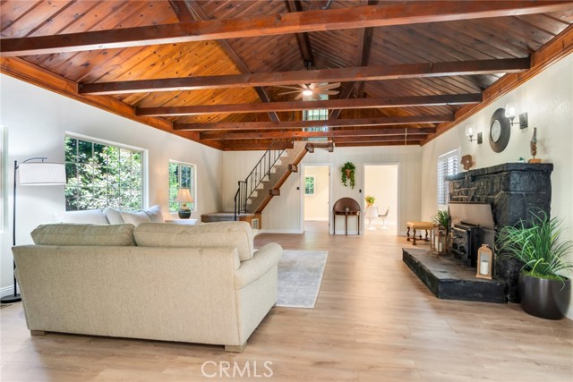 901 Ca-173, Lake Arrowhead CA: https://media.crmls.org/medias/94745190-bb1d-4a58-b63e-cca1d8d2c8dd.jpg