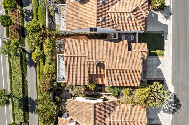 27 Palm Beach Court, Dana Point CA: https://media.crmls.org/medias/947530d0-bc08-4cc7-9bf4-bbbf145dd4e2.jpg