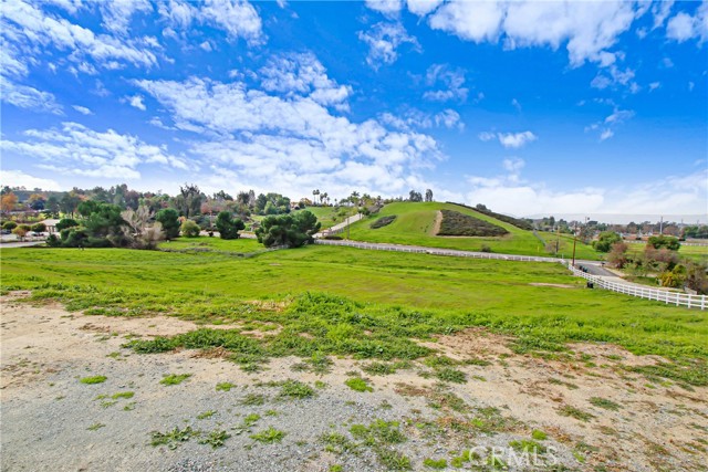Detail Gallery Image 5 of 66 For 31291 Tommy, Temecula,  CA 92591 - 5 Beds | 4/1 Baths
