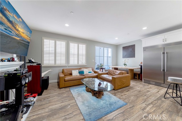 Detail Gallery Image 4 of 38 For 1800 S Pacific Coast Highway #94,  Redondo Beach,  CA 90277 - 3 Beds | 3 Baths
