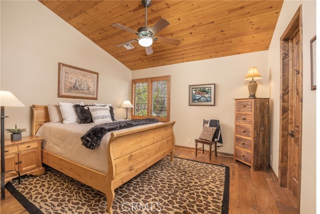 42143 Switzerland Drive, Big Bear CA: https://media.crmls.org/medias/9477f184-1fab-4a00-88db-6b50f1288a58.jpg