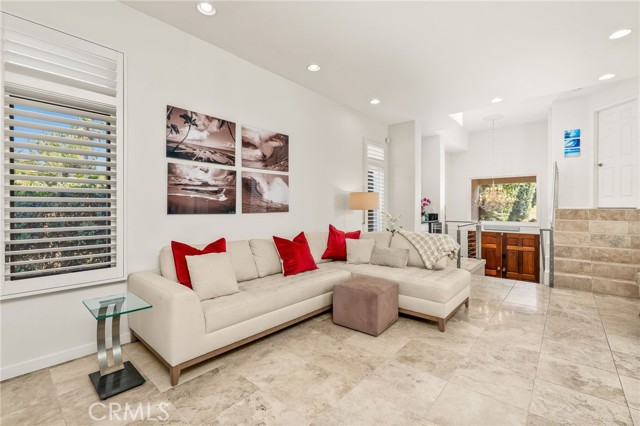 Detail Gallery Image 7 of 33 For 876 Cofair Ct, Solana Beach,  CA 92075 - 3 Beds | 3 Baths