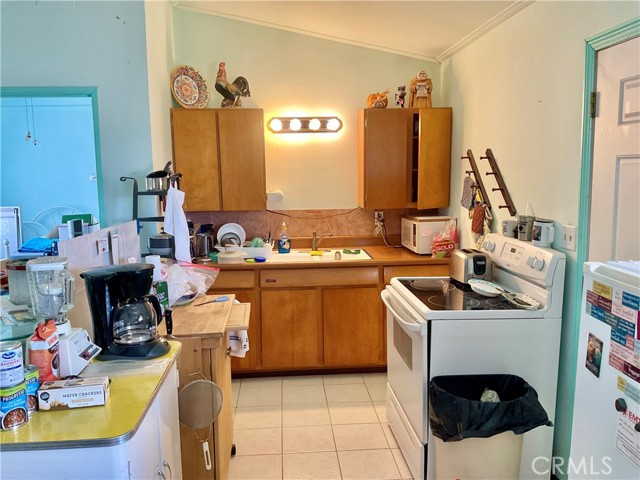 68919 Kachina Drive, 29 Palms CA: https://media.crmls.org/medias/9478b66e-e2e0-45e9-b76b-d921fe90e591.jpg
