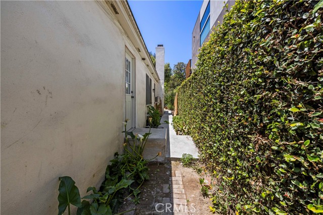 4180 Tujunga Avenue, Studio City CA: https://media.crmls.org/medias/947a14c8-1bcd-49c4-80fa-913e1fcc70c6.jpg