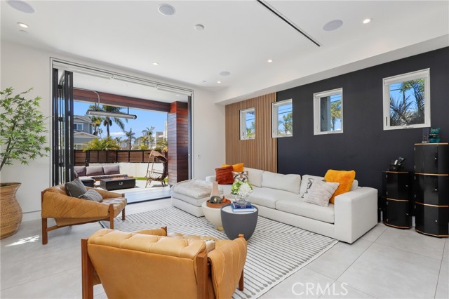 620 Huntington Street, Huntington Beach CA: https://media.crmls.org/medias/947a4ddc-e77a-43eb-ada0-34c029560943.jpg