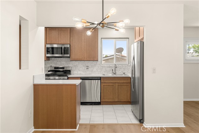 981 Russell Street, La Habra CA: https://media.crmls.org/medias/947a5c90-c658-435b-acd1-a072610ad147.jpg