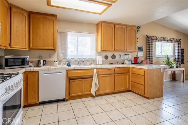 Detail Gallery Image 9 of 33 For 14639 Havasu Ln, Apple Valley,  CA 92307 - 3 Beds | 2 Baths