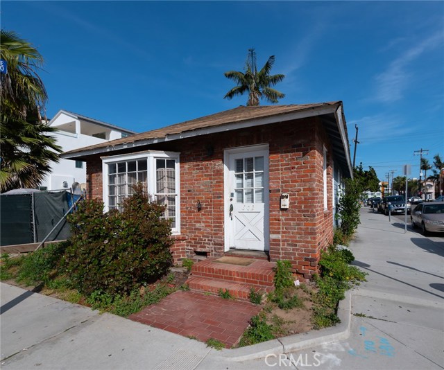 302 3rd, Huntington Beach, CA 92648