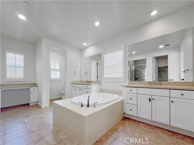 Detail Gallery Image 7 of 19 For 19402 Snowdon Ln, Huntington Beach,  CA 92646 - 4 Beds | 3 Baths