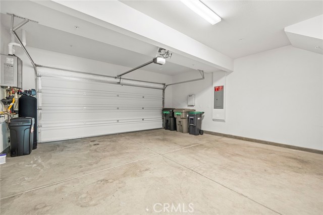 16022 Voyager Avenue, Chino CA: https://media.crmls.org/medias/947bd384-c86c-41d6-8bc4-713fdf7d03dc.jpg