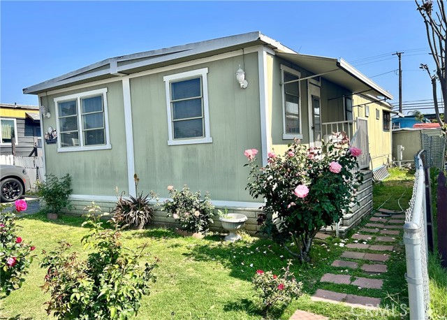 Detail Gallery Image 6 of 10 For 1401 W 9th St #27,  Pomona,  CA 91766 - 3 Beds | 1/1 Baths