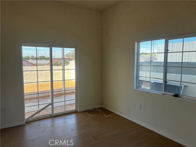 Detail Gallery Image 7 of 9 For 1471 Orange Ave, Long Beach,  CA 90813 - 3 Beds | 2 Baths
