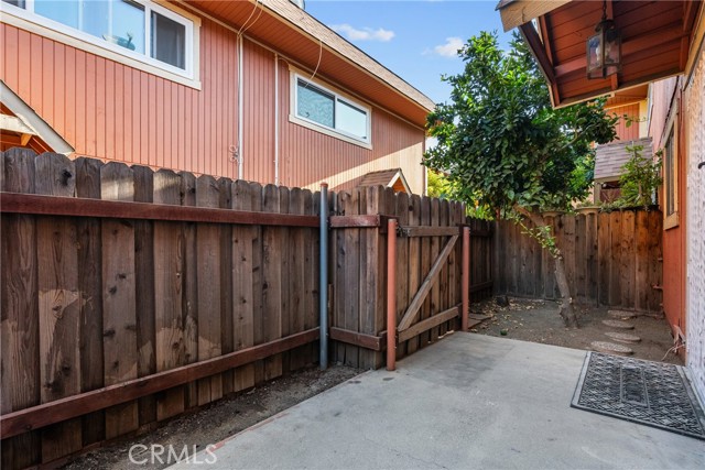 14265 Terra Bella St, Panorama City CA: https://media.crmls.org/medias/947daec4-1327-4512-a26b-6a9be15018da.jpg