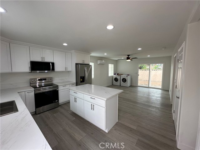 9517 Stoakes Avenue, Downey CA: https://media.crmls.org/medias/947ebdd9-f50a-47e7-8642-9d30b4b714b0.jpg